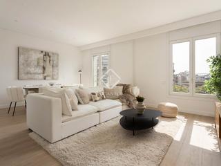 Piso en Dreta de l´Eixample. Elegante apartamento renovado de 3 dormitorios en venta en eixam