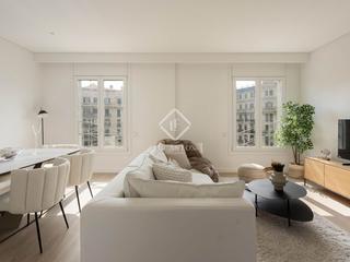 Piso en Dreta de l´Eixample. Elegante apartamento renovado de 3 dormitorios en venta en eixam