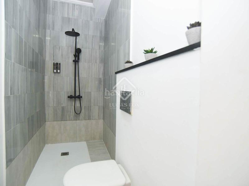 Foto 13151e9c-566b-4676-8a0c-8941ab81f5b9. Piso espectacular propiedad con características únicas de época, techos altos, una terraza de 60m y licencia turística en gràcia, barce en Barcelona