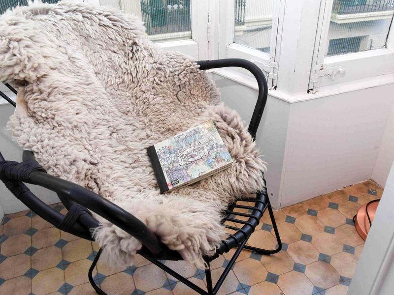 Foto 4663d75b-a8c9-446f-98ad-fbb01e733404. Piso espectacular propiedad con características únicas de época, techos altos, una terraza de 60m y licencia turística en gràcia, barce en Barcelona