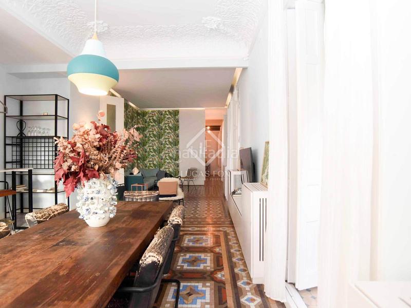 Foto 4841610a-bc7d-4a09-bcf5-f1674c13f8c7. Piso espectacular propiedad con características únicas de época, techos altos, una terraza de 60m y licencia turística en gràcia, barce en Barcelona