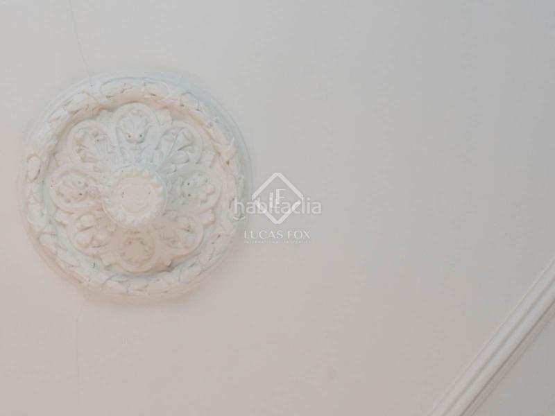 Foto 4c3cd6dd-cd3d-45b6-afed-c7edf3bc80b2. Piso espectacular propiedad con características únicas de época, techos altos, una terraza de 60m y licencia turística en gràcia, barce en Barcelona