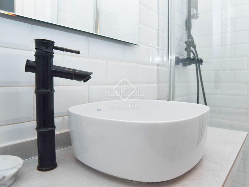 Foto 873738fe-610c-47cc-9998-4488ad391c5e. Piso espectacular propiedad con características únicas de época, techos altos, una terraza de 60m y licencia turística en gràcia, barce en Barcelona