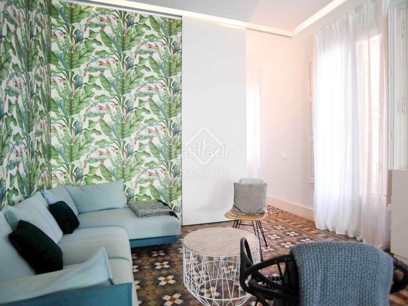 Foto b80b6f71-969d-472c-ab6d-f1c9a216cc96. Piso espectacular propiedad con características únicas de época, techos altos, una terraza de 60m y licencia turística en gràcia, barce en Barcelona