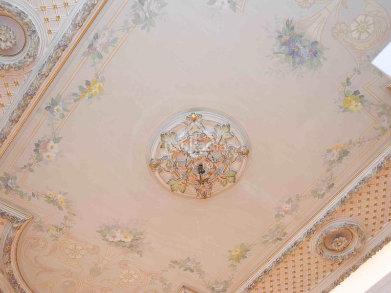 Foto c0fb5ec4-954e-4690-b560-1f8d97bb1d8d. Piso espectacular propiedad con características únicas de época, techos altos, una terraza de 60m y licencia turística en gràcia, barce en Barcelona