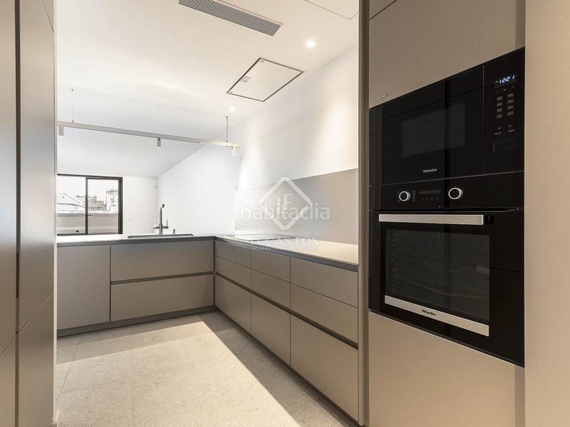 Foto 589ec2c6-f506-4f76-84d3-d5a712fe8952. Ático  de obra nueva de 2 dormitorios con 26m terraza en venta en eixample derecho en Barcelona