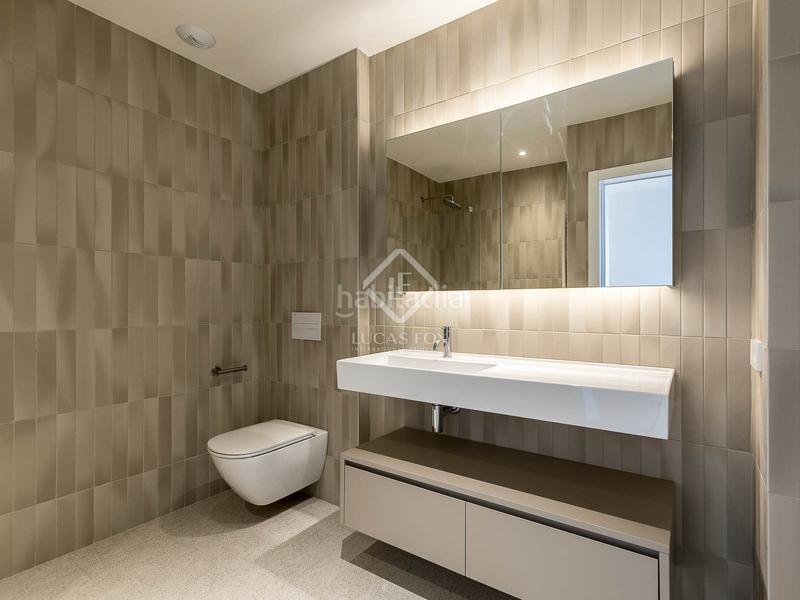 Foto 881295b6-1491-4a47-9f20-a284f0eca02f. Ático  de obra nueva de 2 dormitorios con 26m terraza en venta en eixample derecho en Barcelona