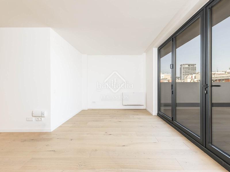 Foto e69596c3-dc5c-4ff8-abbe-ce58fee25630. Ático  de obra nueva de 2 dormitorios con 26m terraza en venta en eixample derecho en Barcelona