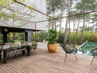 Xalet a Begues. Villa de arquitecto con licencia turística en excelentes condici