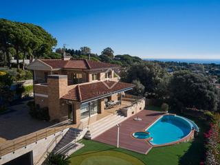 Chalet in Sant Vicenç Centre. Casa  villa en excelentes condiciones de 5 dormitorios en venta