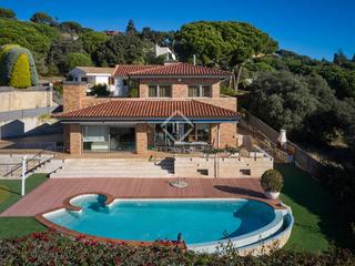 Chalet à Sant Vicenç Centre. Casa  villa en excelentes condiciones de 5 dormitorios en venta
