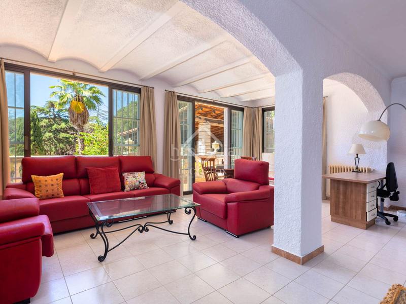 Foto 4e21f412-6d0e-4171-820b-6bd69b91d518. Chalet con parcheggio piscina in Montgoda Lloret de Mar