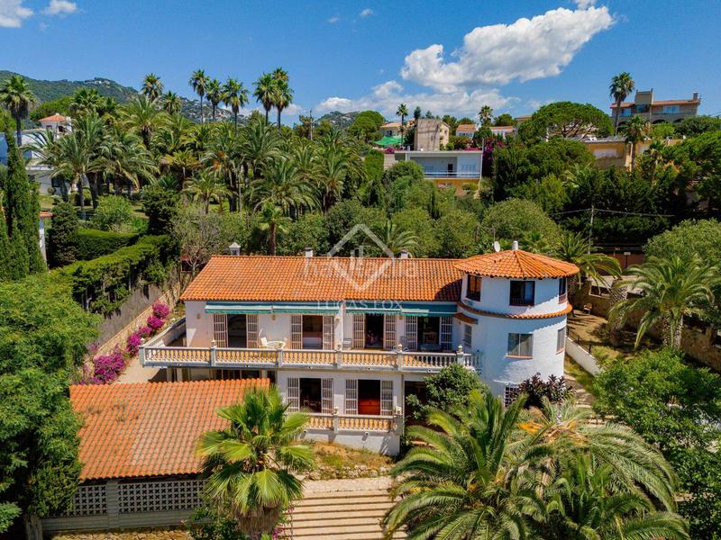 Foto e9c16f0d-03c6-47f0-8855-53cf324c874f. Chalet con parcheggio piscina in Montgoda Lloret de Mar