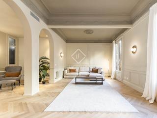 Piso en Dreta de l´Eixample. En venta piso reformado de tres dormitorios con balcones a calle