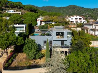 Xalet a Premià de Dalt. Casa  villa en excelentes condiciones de 4 dormitorios en venta