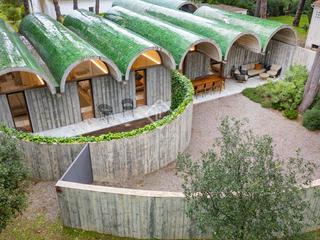 Xalet a Empúries. Casa de diseño de una sola planta con 3 dormitorios, a solo 250