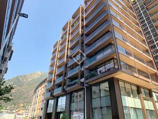 Pis a Ciudad Universitaria. Piso en excelentes condiciones con tres dormitorios y 33m de ter