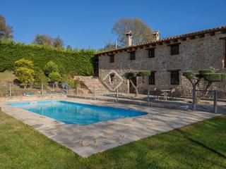 Masia a Santa Pau. Encantadora masía restaurada, con 10 hectáreas, 7 dormitorios, p