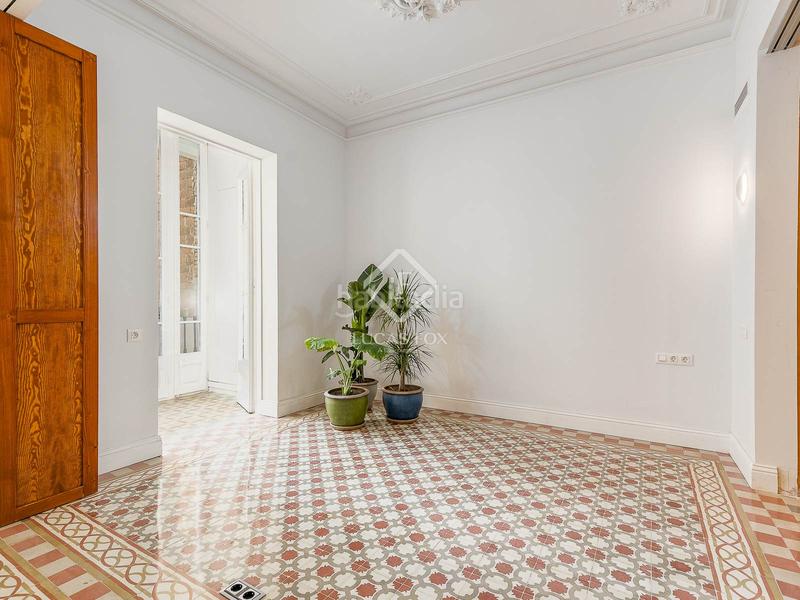 Foto 73812144-6f42-4963-a833-497eeb518e42. Piso  en excelentes condiciones de 3 dormitorios en venta en eixample izquierdo en Barcelona