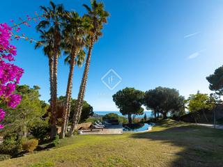 Xalet a Teià. Impresionante villa de 6 dormitorios y con vistas al mar en vent