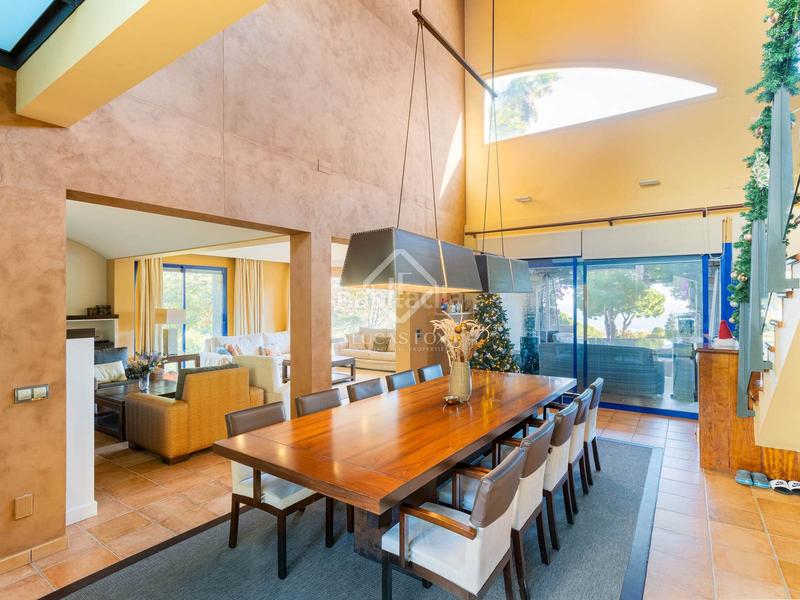 Foto 18120139-eb96-42c0-97b8-5afe2add3c65. Chalet impresionante villa de 6 dormitorios y con vistas al mar en venta , barcelona en Teià
