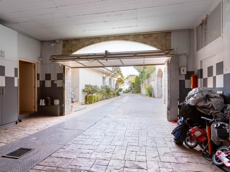 Foto 37c7f025-7875-4524-9263-bf1cae8b920b. Chalet impresionante villa de 6 dormitorios y con vistas al mar en venta , barcelona en Teià