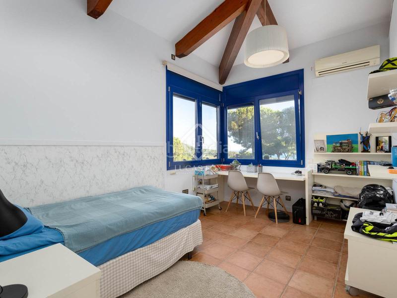 Foto 959ad555-f3ee-4b02-b7ba-3c99cea23a46. Chalet impresionante villa de 6 dormitorios y con vistas al mar en venta , barcelona en Teià