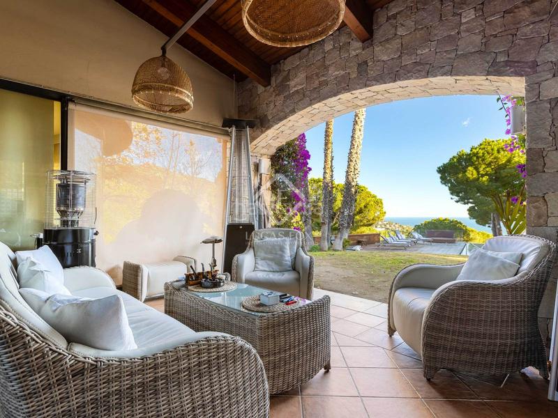 Foto c82f6a6b-bd2f-4e0a-bed9-270dc831c36f. Chalet impresionante villa de 6 dormitorios y con vistas al mar en venta , barcelona en Teià