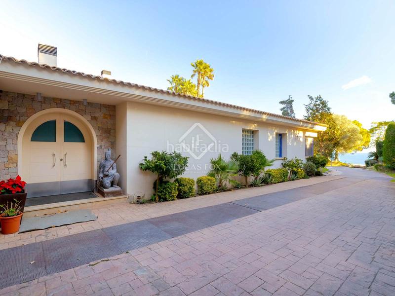 Foto ecf02dd7-5dc0-4fee-9047-39972e233928. Chalet impresionante villa de 6 dormitorios y con vistas al mar en venta , barcelona en Teià