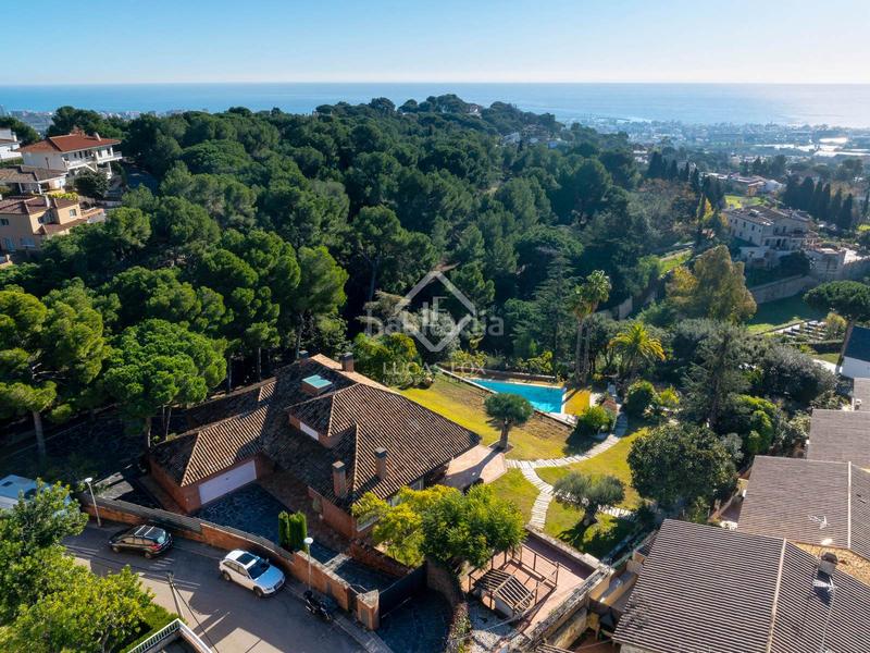 Foto 3f6130f8-5a20-45e8-84bb-a5df7b3b6990. Chalet avec chauffage parking piscine dans Premià de Dalt