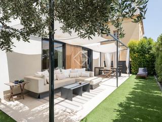 Xalet a Sarrià. Preciosa casa en venta con cuatro dormitorios totalmente rehabil