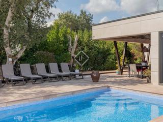 Xalet a Calella de Palafrugell. Fantástica villa moderna con jardín y piscina en venta en calell