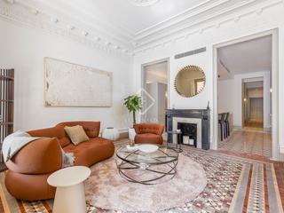 Appartement à Dreta de l´Eixample. En venta piso en excelentes condiciones con tres dormitorios y t