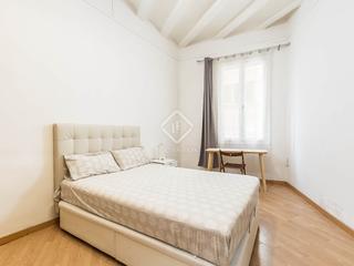 Appartement à Raval. En venta piso de 71m2 y dos dormitorios en finca clásica en carr