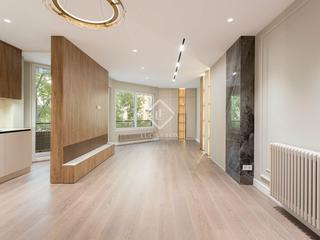 Pis a Dreta de l´Eixample. Piso en excelentes condiciones de 3 dormitorios con 10m terraza