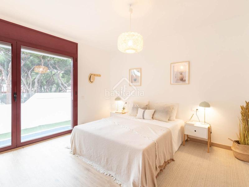 Foto 133b1fba-627f-4cbe-8f7c-60605778d95c. Chalet casa adosada de lujo en venta en La Pineda, , cerca de la playa en Castelldefels