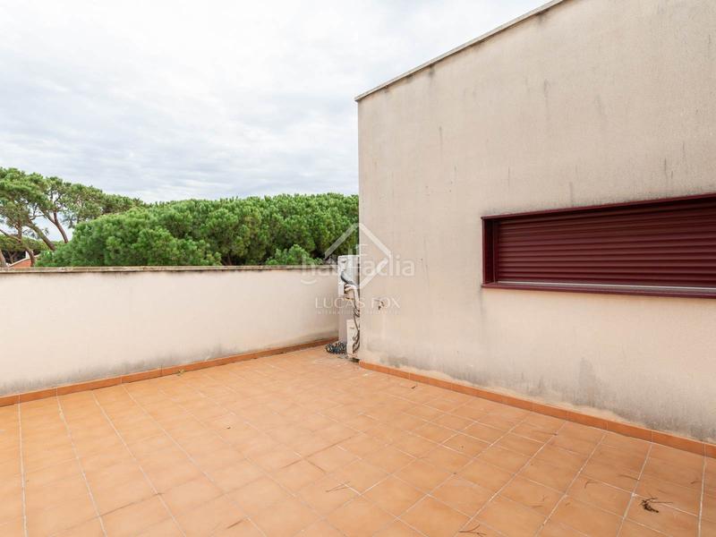 Foto 8f330a3e-24f4-4f2e-8319-46c7a8c5c354. Chalet casa adosada de lujo en venta en La Pineda, , cerca de la playa en Castelldefels