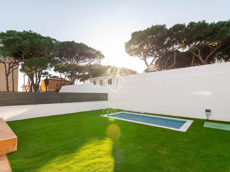 Foto d4b6cbac-4f1a-454c-ba16-52808c136a19. Chalet casa adosada de lujo en venta en La Pineda, , cerca de la playa en Castelldefels