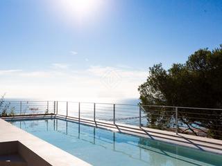 Xalet a Bellamar. Villa completamente renovada con vistas panorámicas al mar de 5