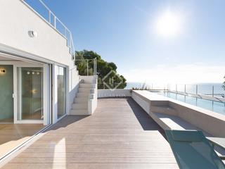 Chalet à Bellamar. Villa completamente renovada con vistas panorámicas al mar de 5