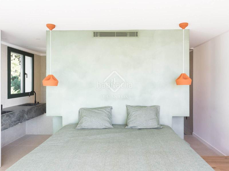 Foto 00c7d692-2bc3-4809-8509-66934a65e9d0. Chalet villa completamente renovada con vistas panorámicas al mar de 5 dormitorios con 143m terraza en venta en Bellamar en Castelldefels