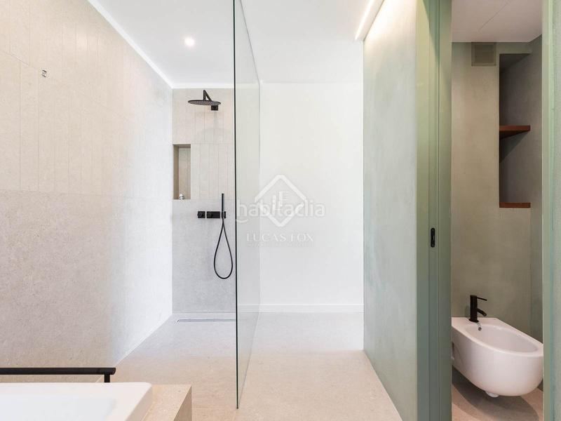 Foto 13de4e17-2714-4052-84ac-4cad49cace72. Chalet villa completamente renovada con vistas panorámicas al mar de 5 dormitorios con 143m terraza en venta en Bellamar en Castelldefels