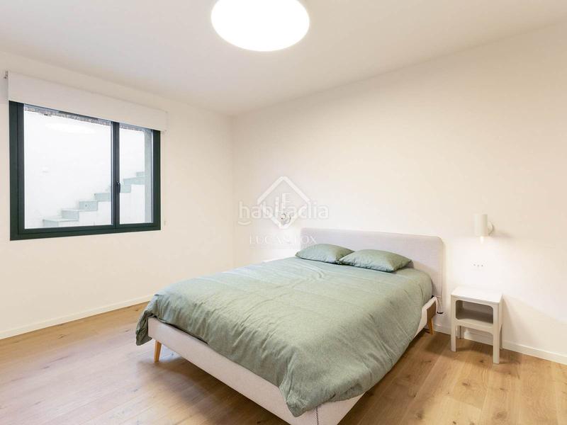 Foto 2e5e99b2-09a2-4a9d-9eab-5dfa55625f69. Chalet villa completamente renovada con vistas panorámicas al mar de 5 dormitorios con 143m terraza en venta en Bellamar en Castelldefels