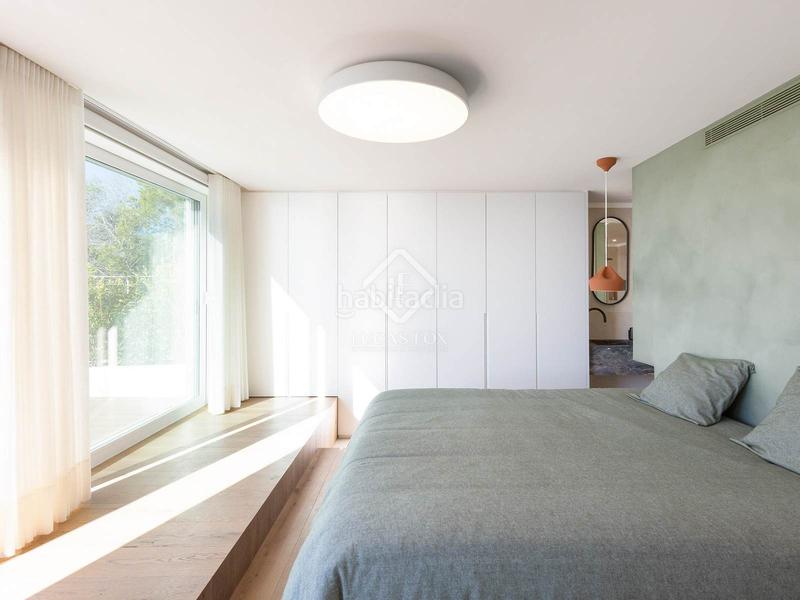 Foto 4fbd8ddc-cfb8-48da-865a-1b394de0b5d1. Chalet villa completamente renovada con vistas panorámicas al mar de 5 dormitorios con 143m terraza en venta en Bellamar en Castelldefels