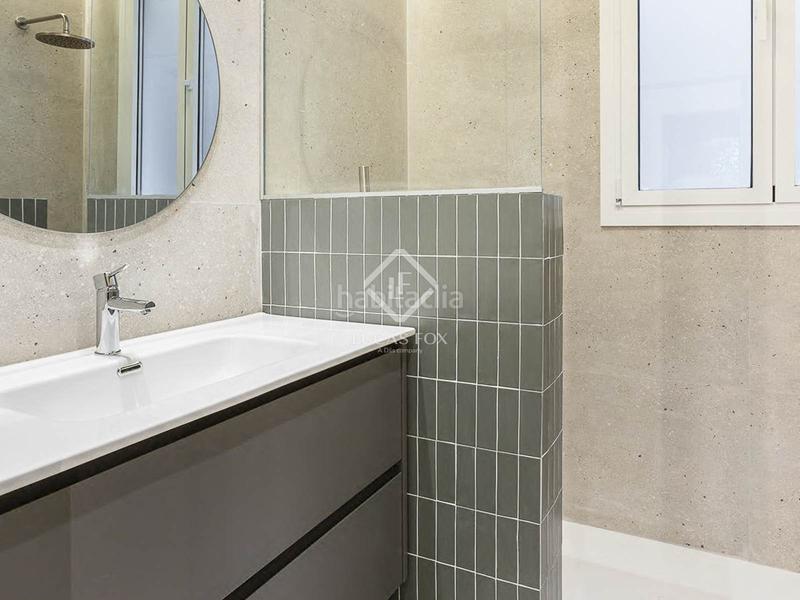 Foto 28d2a705-123a-4980-b776-277c7bad5818. Piso  en excelentes condiciones de 2 dormitorios en venta en Sant Antoni, en Barcelona