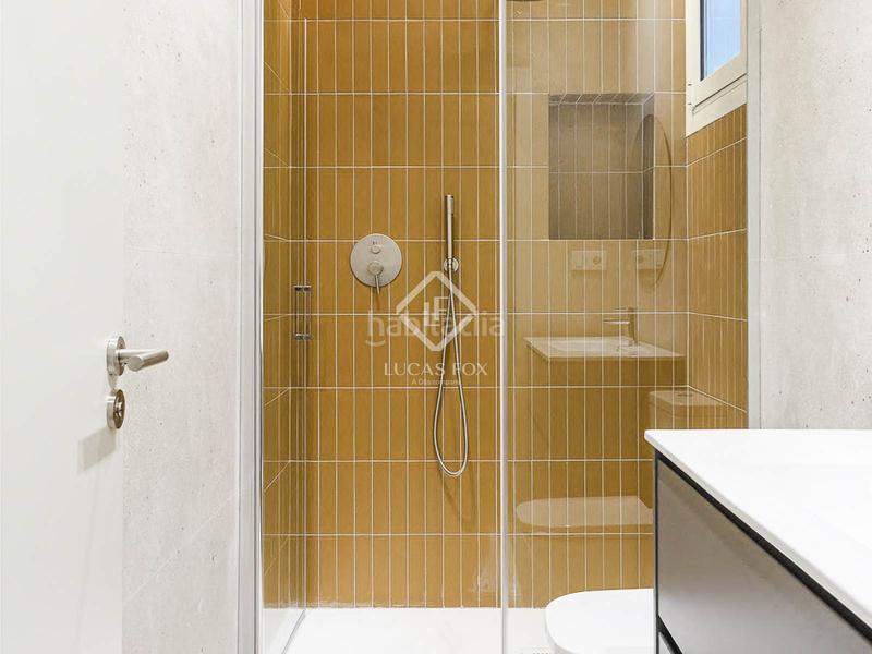Foto 62582095-7757-4a14-a98c-682755e25922. Piso  en excelentes condiciones de 2 dormitorios en venta en Sant Antoni, en Barcelona