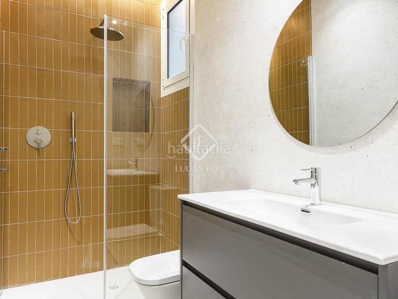 Foto 80c643eb-3a3c-4921-8b69-19850e4fd443. Piso  en excelentes condiciones de 2 dormitorios en venta en Sant Antoni, en Barcelona