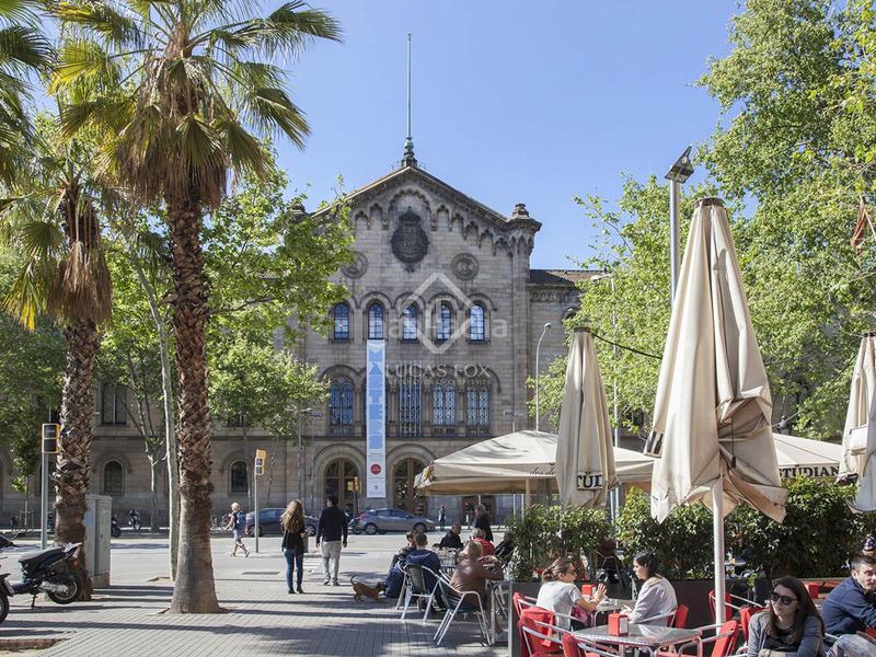 Foto b3f7ea40-0b63-407d-ab06-890363fc63e4. Piso  en excelentes condiciones de 2 dormitorios en venta en Sant Antoni, en Barcelona