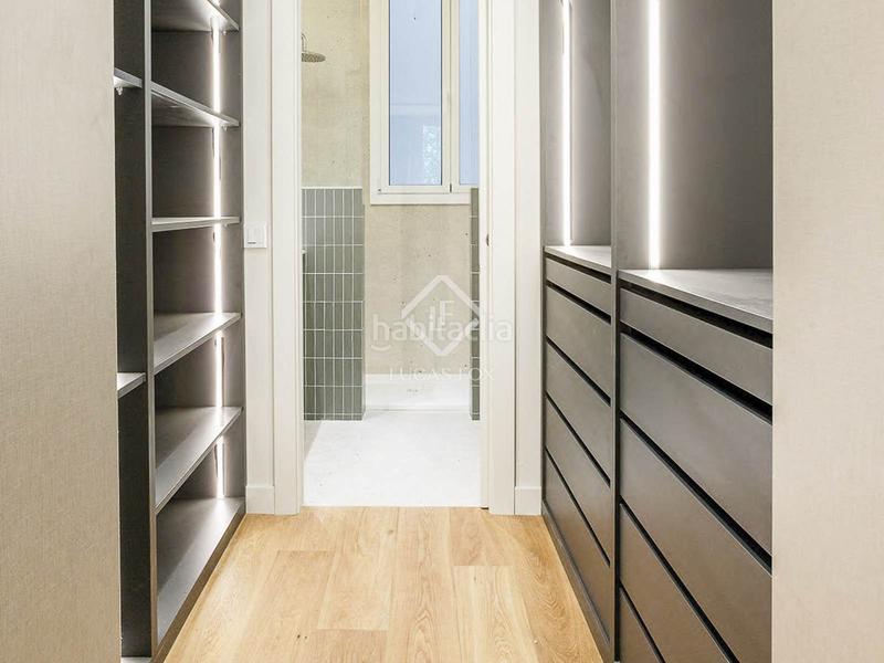 Foto bd8fa7c5-84be-46fe-a462-1438b760df25. Piso  en excelentes condiciones de 2 dormitorios en venta en Sant Antoni, en Barcelona