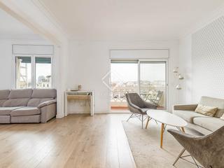 Appartement à Dreta de l´Eixample. En venta fantástica vivienda de cuatro dormitorios y dos baños e